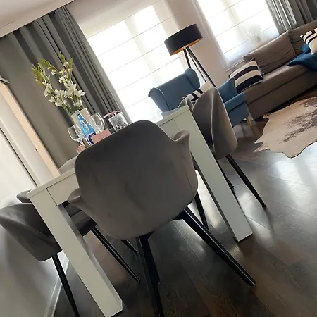Apartment Nowa - Komfortowe 61m2 - 3 Pokoje, Garaz, Klimatyzacja