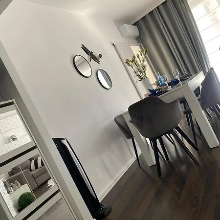 Nowa - Komfortowe 61m2 - 3 Pokoje, Garaz, Klimatyzacja *
