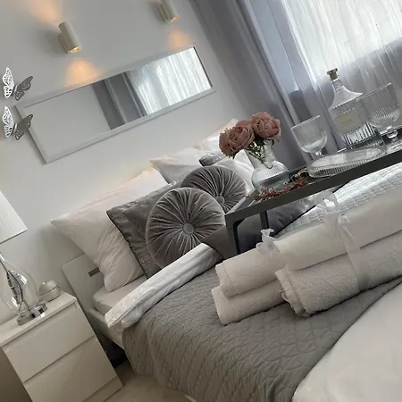 Nowa - Komfortowe 61m2 - 3 Pokoje, Garaz, Klimatyzacja Apartmán