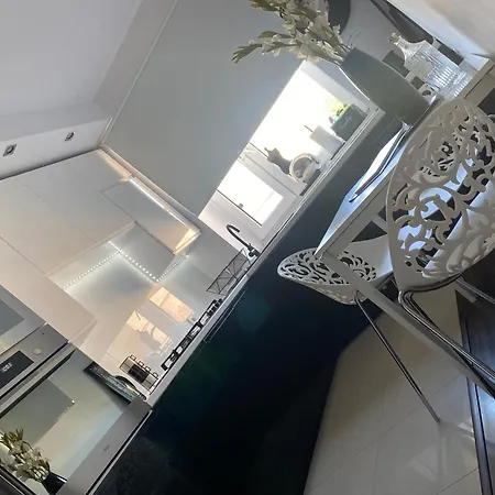Nowa - Komfortowe 61m2 - 3 Pokoje, Garaz, Klimatyzacja Apartmán *