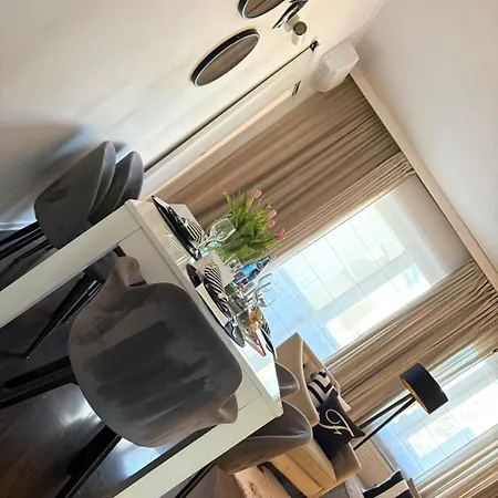 Nowa - Komfortowe 61m2 - 3 Pokoje, Garaz, Klimatyzacja *