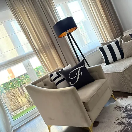 Nowa - Komfortowe 61m2 - 3 Pokoje, Garaz, Klimatyzacja 公寓