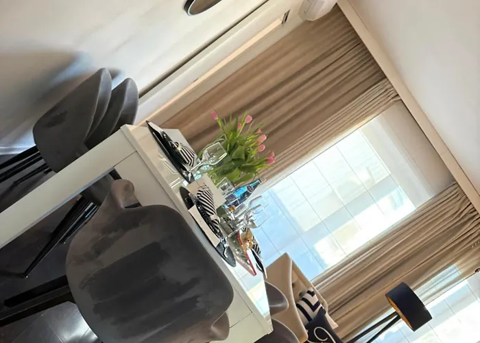 Nowa - Komfortowe 61m2 - 3 Pokoje, Garaz, Klimatyzacja *